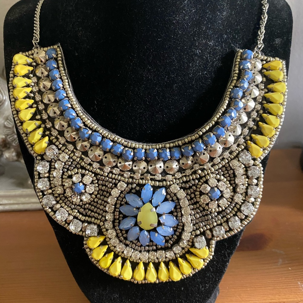 Statement necklace